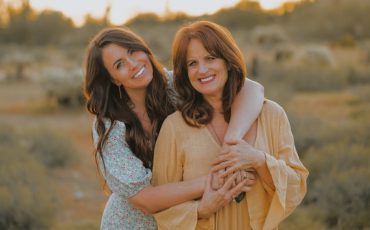 Ideas to Capture Precious Mother-Daughter Moments in Photo